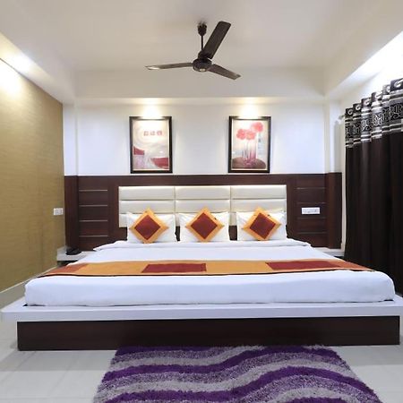 Hotel Rashmi Guwahati Buitenkant foto
