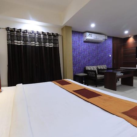 Hotel Rashmi Guwahati Buitenkant foto