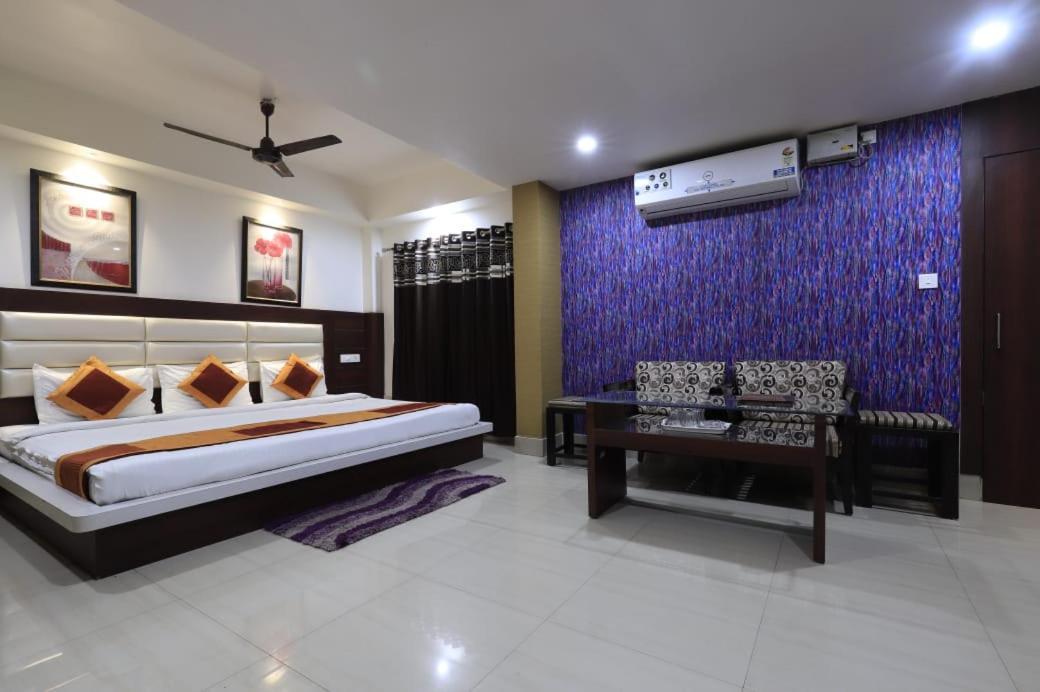 Hotel Rashmi Guwahati Buitenkant foto