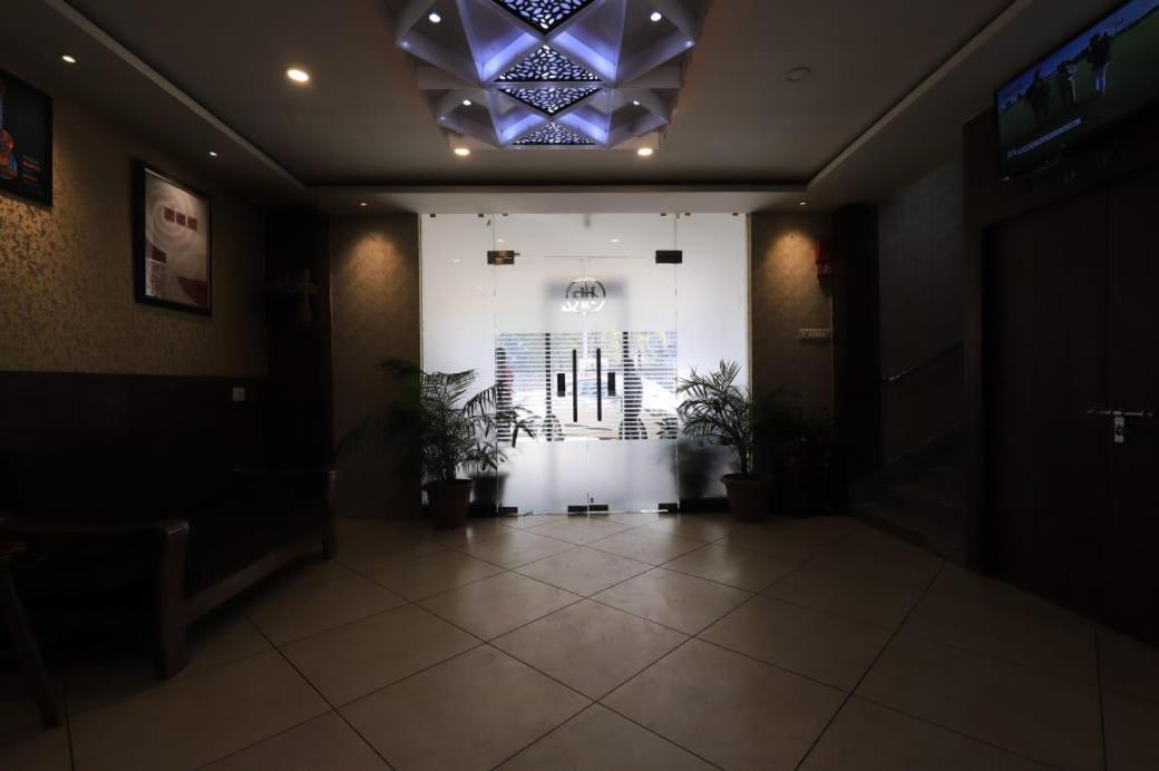 Hotel Rashmi Guwahati Buitenkant foto