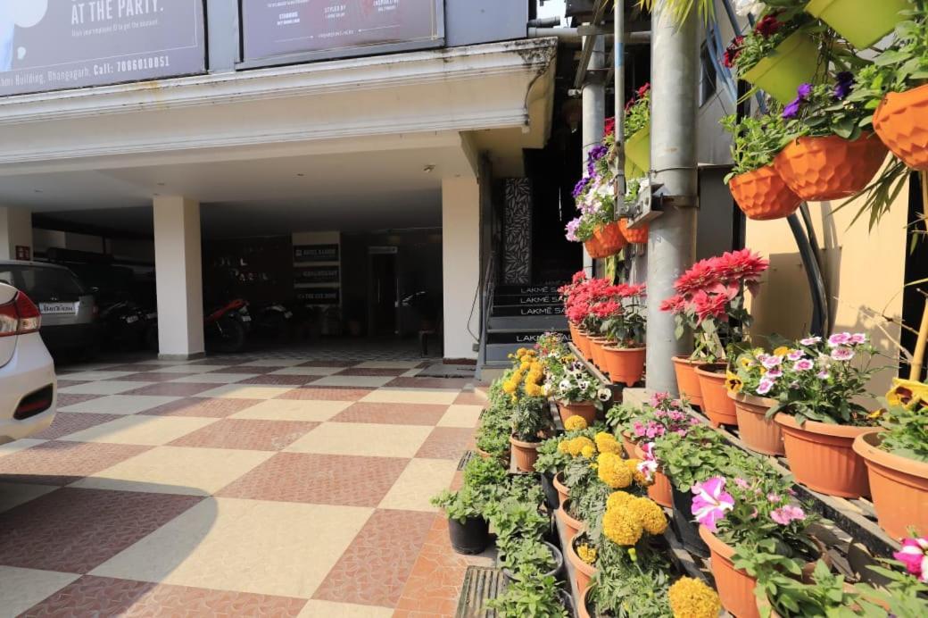 Hotel Rashmi Guwahati Buitenkant foto