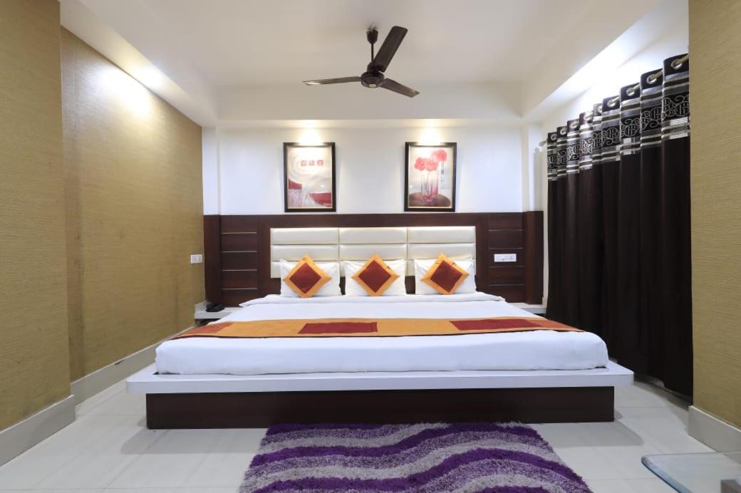Hotel Rashmi Guwahati Buitenkant foto