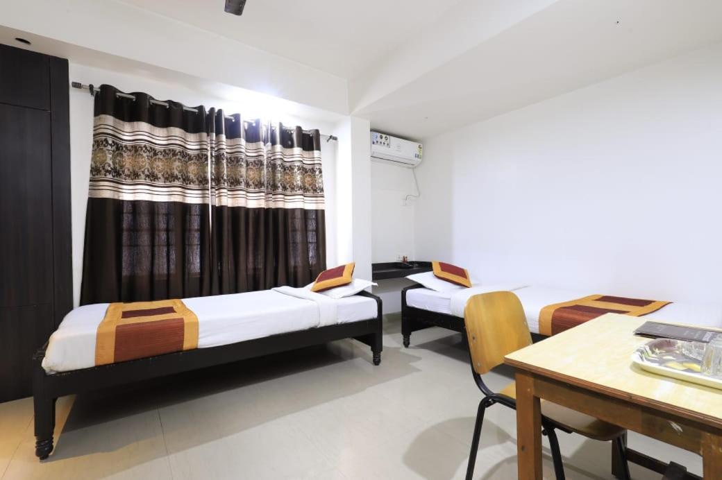 Hotel Rashmi Guwahati Buitenkant foto