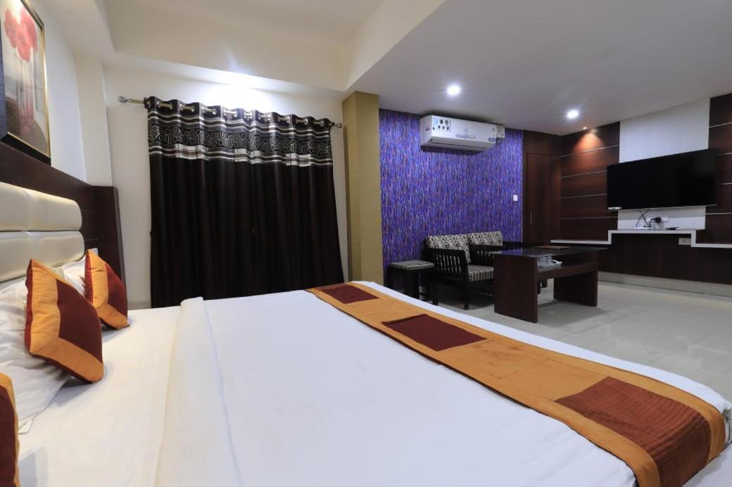 Hotel Rashmi Guwahati Buitenkant foto