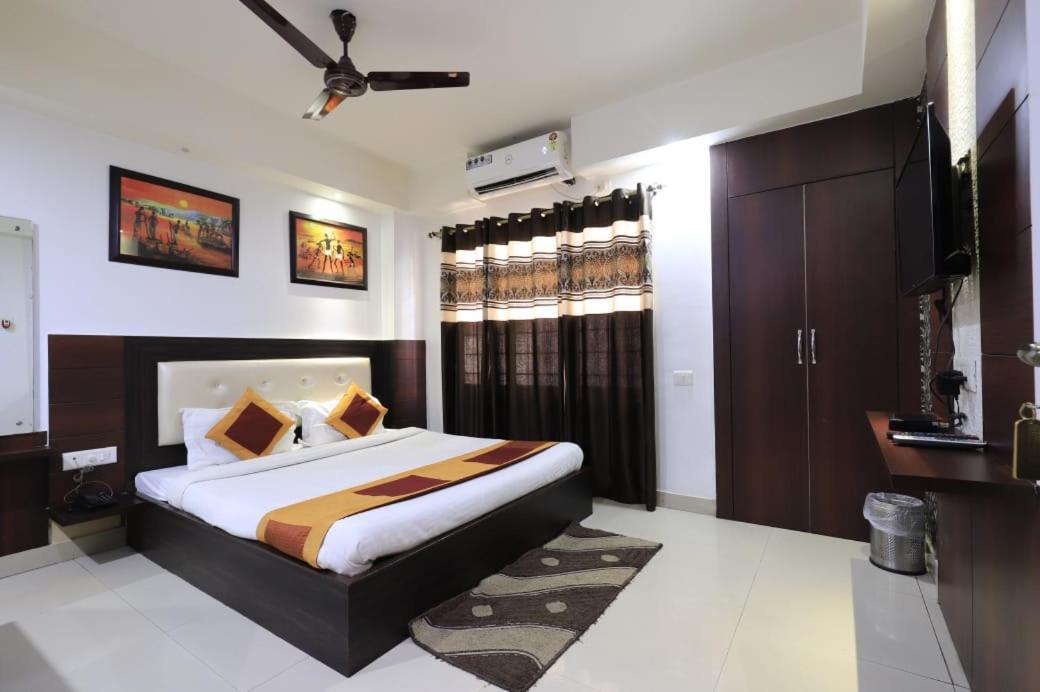 Hotel Rashmi Guwahati Buitenkant foto