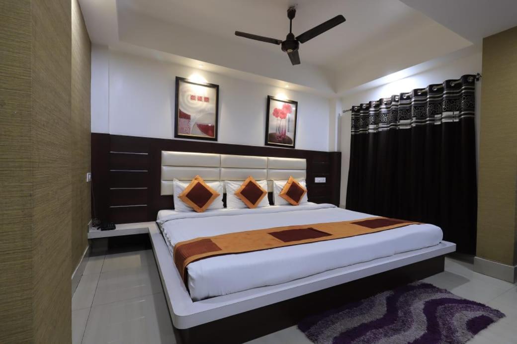 Hotel Rashmi Guwahati Buitenkant foto